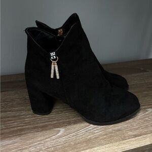 Elegant Black Ankle Boots
